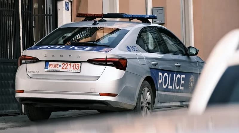 Aksident trafiku në mes tri automjeteve në Pejë