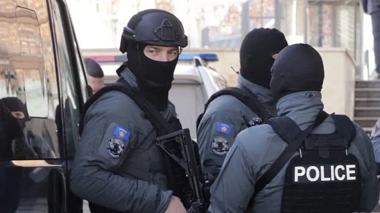 Konfiskohen armë në Mitrovicë dhe Skenderaj