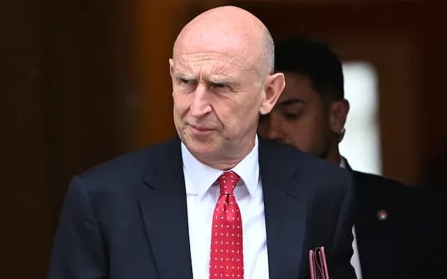 Sekretari britanik i Mbrojtjes jep dorëheqje