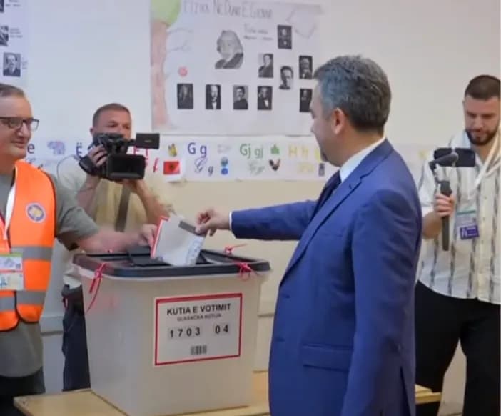 Voton kryetari i KQZ-së, Kreshnik Radoniqi