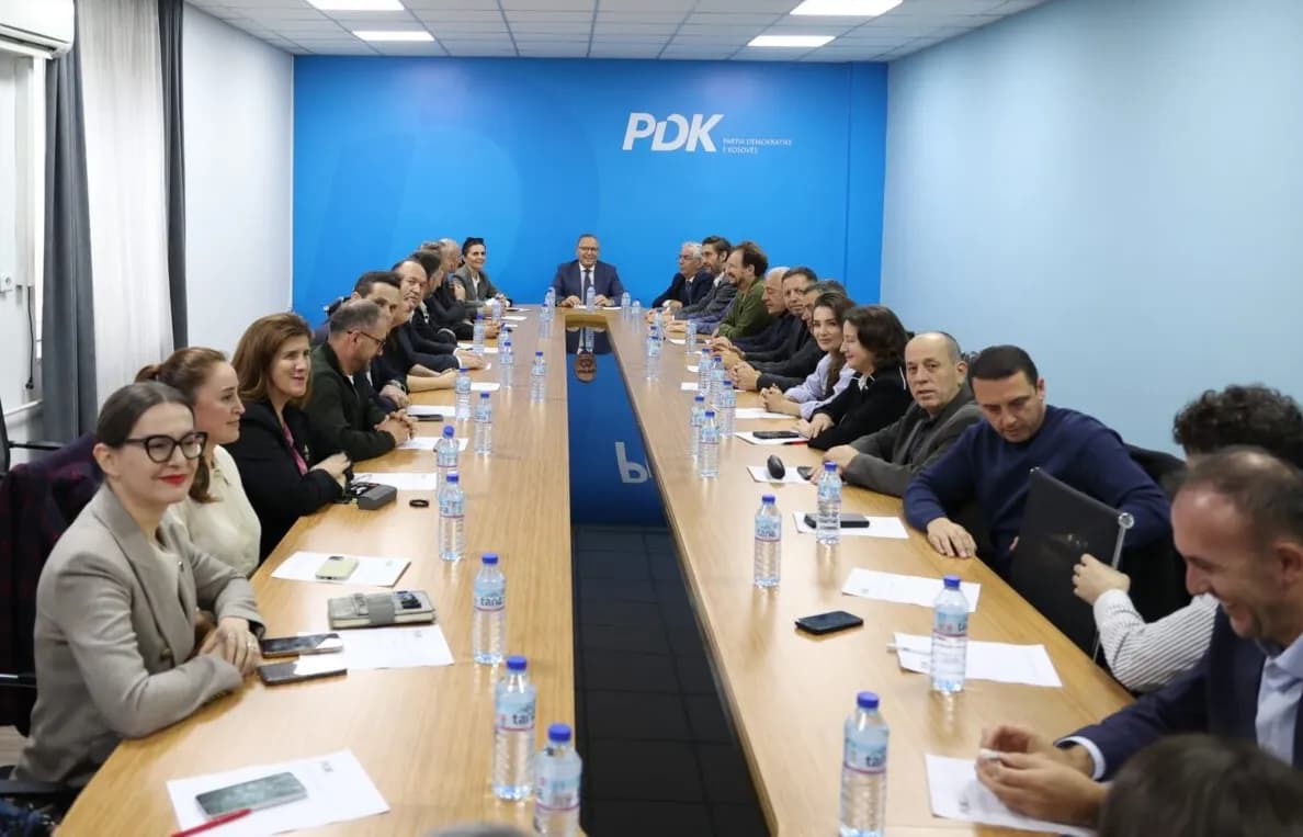 Ftesa e Kurtit, PDK-ja mbledh kryesinë
