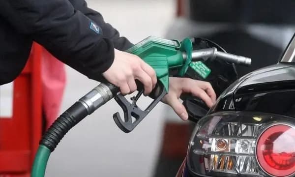 MINTI publikon çmimet, nafta sot më shtrenjtë se dje