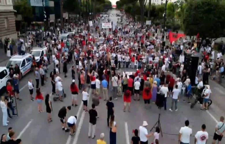 Protesta në Tiranë hyn në ditën e 61-të