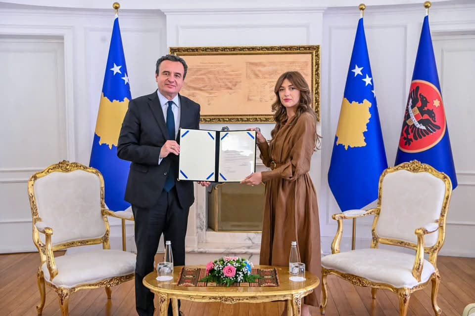 Albulena Haxhiu cakton Albin Kurtin mandatar për formimin e Qeverisë