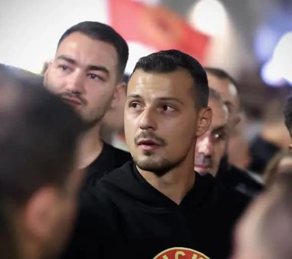 Endrit Thaçi me mesazh për babanë: Kosova të don, ti e din