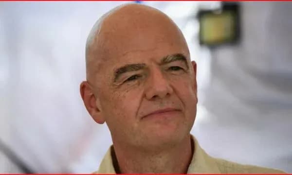 Infantino shmang pyetjet për të ardhmen në FIFA, ironizon gazetarin mes polemikave për planin e Kupës së Botës
