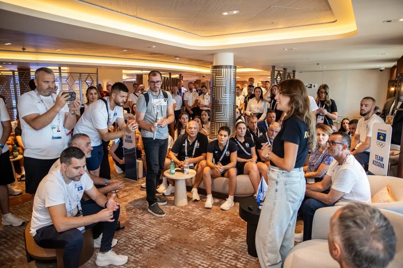 Haxhiu viziton sportistët kosovarë në fshatin mesdhetar: Uroj të kthehemi me medalje