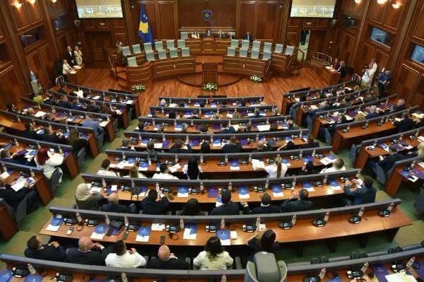 Miratohet raporti i Komisionit për verifikimin e kuorumit dhe mandatit të deputetëve
