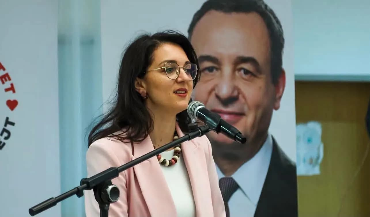 “Rrobat lahen, po turpi?” – Kyeziu-Hyseni reagon ndaj Kadrijajt