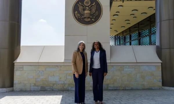 Senatorja Ernst në Kosovë, e shoqëruar nga Prattipati viziton Manastirin e Graçanicës