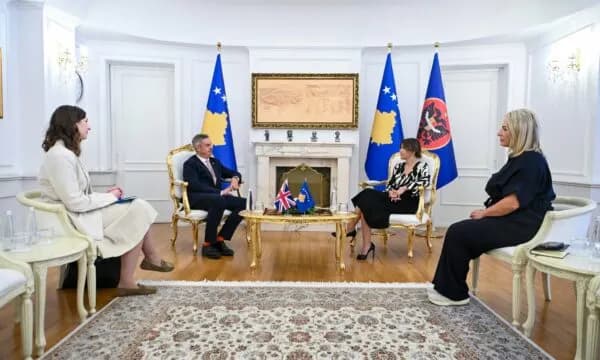 Haxhiu takon Hargreaves, flasin për ‘‘nevojën e dialogut politik’’ për dalje nga ngërçi institucional