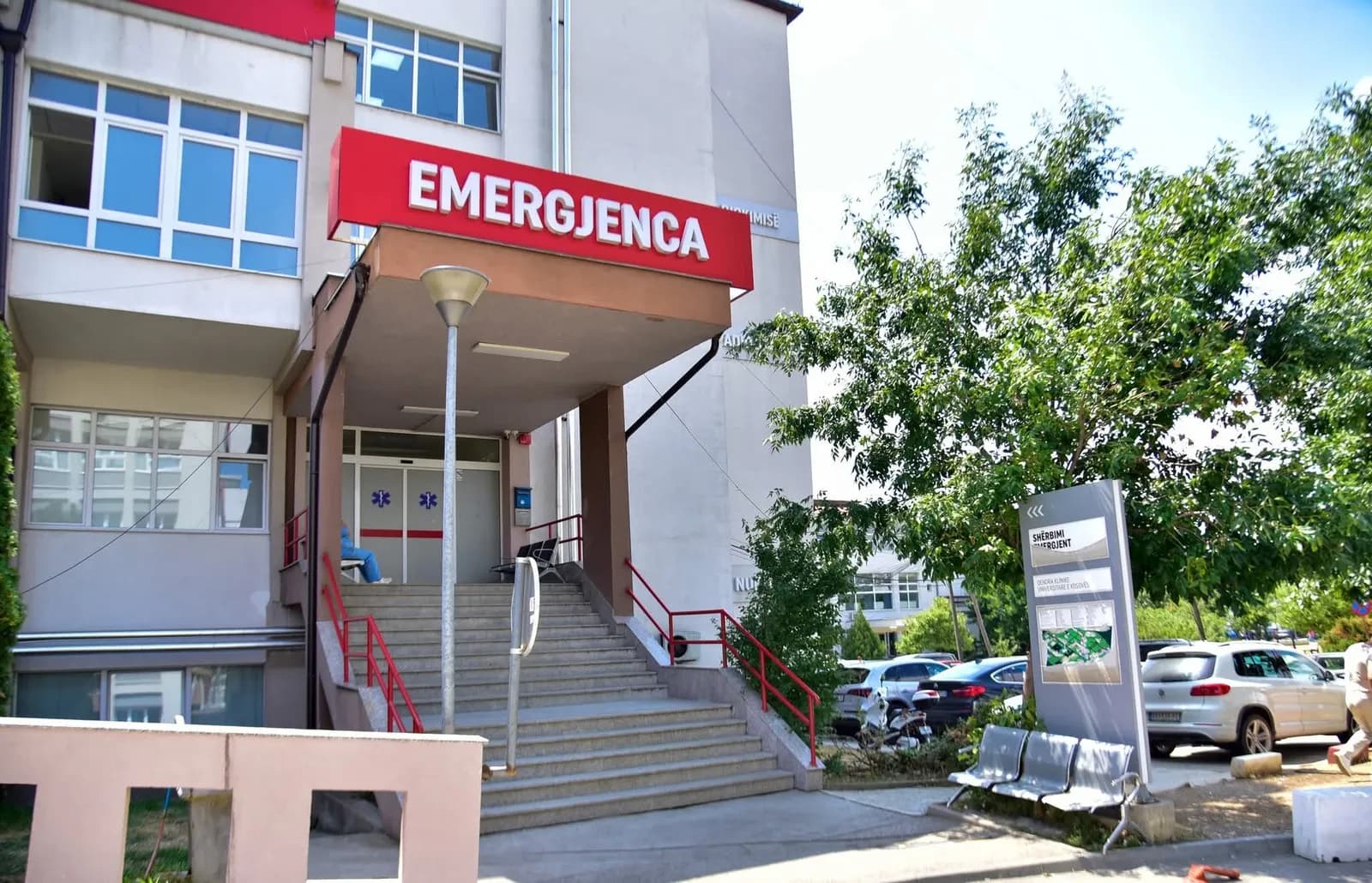 Një i vdekur dhe 318 raste të trajtuara në QKUK brenda 24 orëve