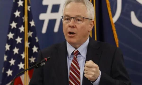 Ish-ambasadori amerikan sugjeron që SHBA-ja të vendosë bazë në BeH, përmend edhe njohjen e Kosovës