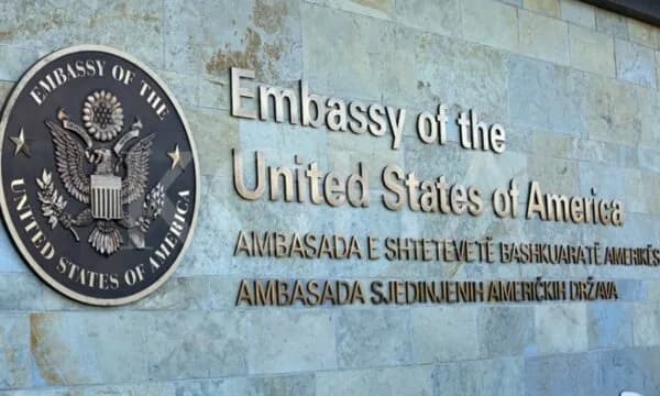 Ambasada e SHBA thirrje krerëve të partive: Punoni për t’i formuar institucionet, ngërçi po i kushton Kosovës
