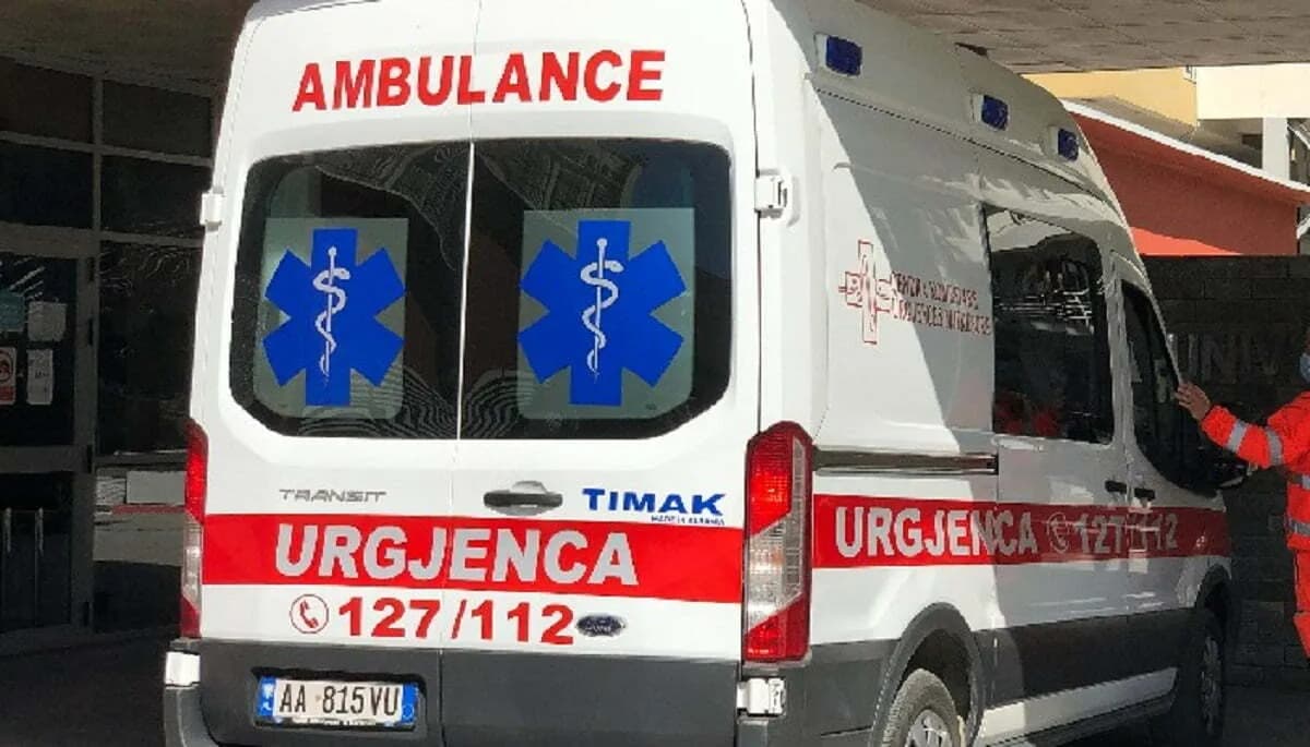 Plagoset me thikë një person në Durrës