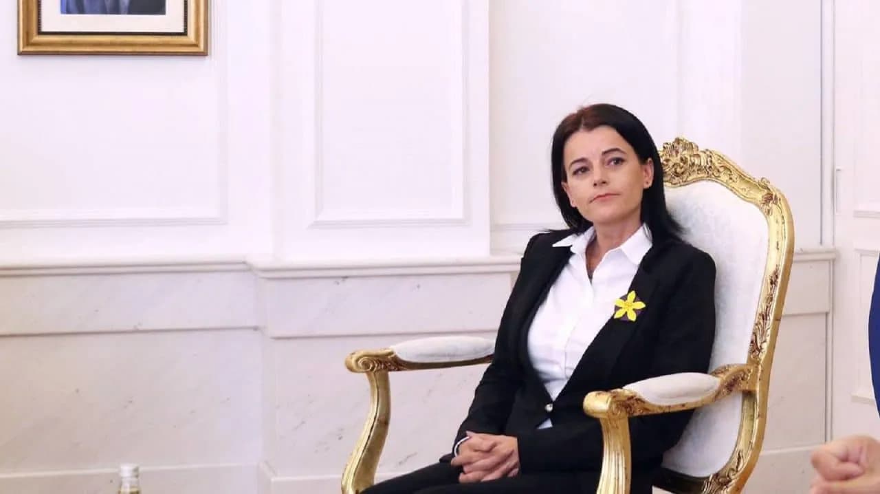 Rrëfim prekës i Vasfije Krasniqi-Goodman: Takova një grua që ishte vetëm 10 vjeç kur u dhunua gjatë luftës
