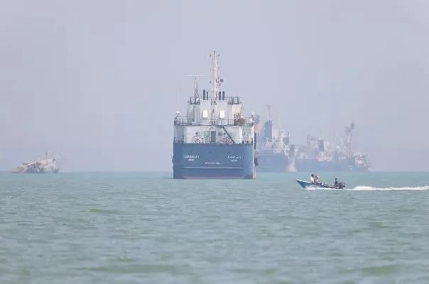Irani hap pjesërisht Ngushticën e Hormuzit, lejon vetëm kalimin e cisternave të këtij shteti