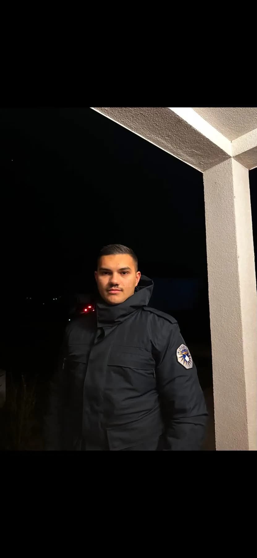 ”Një pjesë e imja ka vdek bashkë me ty..”, vëllai i policit që vdiq emocionon me fjalët