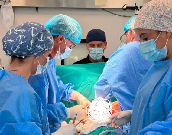 Operacion i rrallë në Klinikën Torakale: 23 vjeçarit i hiqet tumori 3.5 kilogramësh