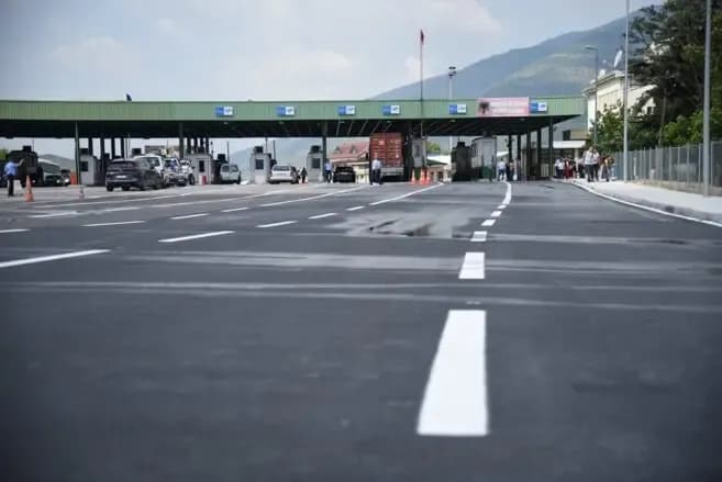 Tre persona hyjnë ilegalisht nga Serbia në Kosovë, ndalohen në Leposaviq