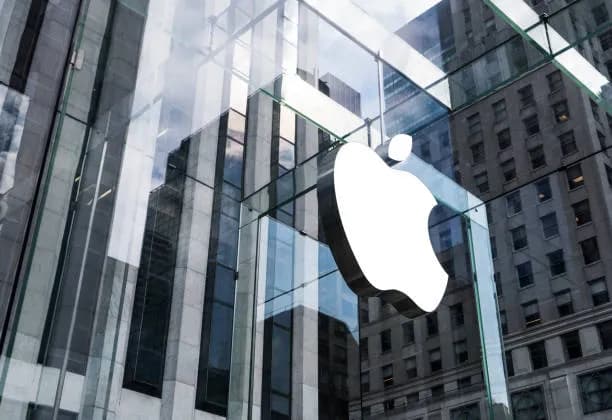 Apple ndryshon agjendën, kur do të prezantohet iPhone 18?