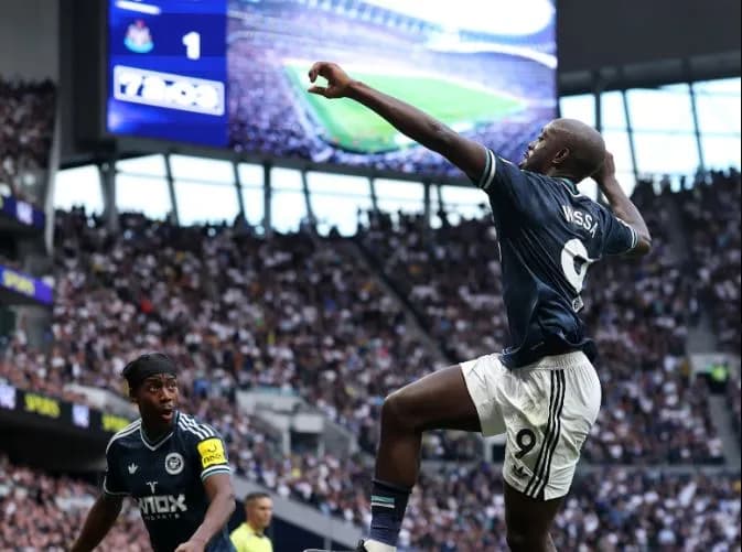 Newcastle e fortë edhe pas shitjes së yjeve, mposhtin Tottenhamin