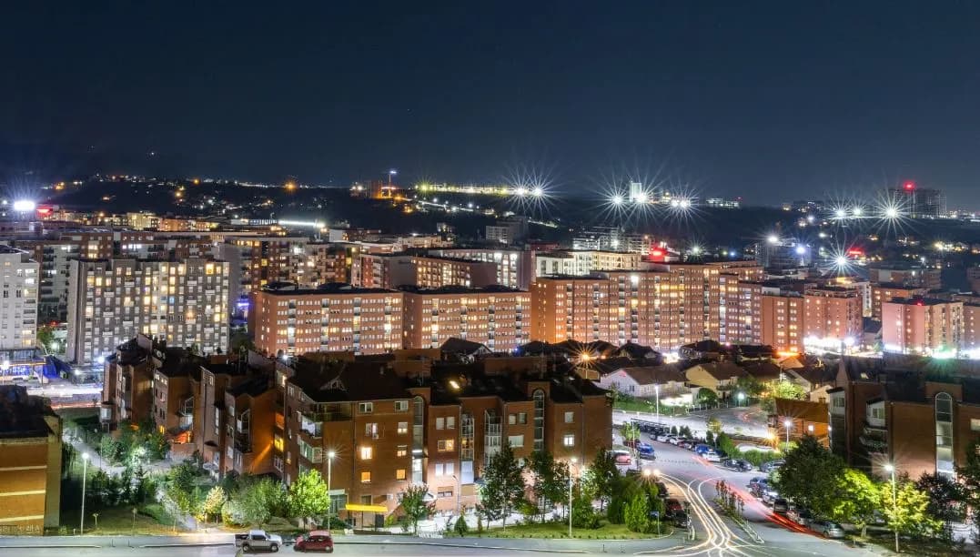 Defekt në rrjetin e ujësjellësit, disa zona në Prishtinë mbesin pa ujë