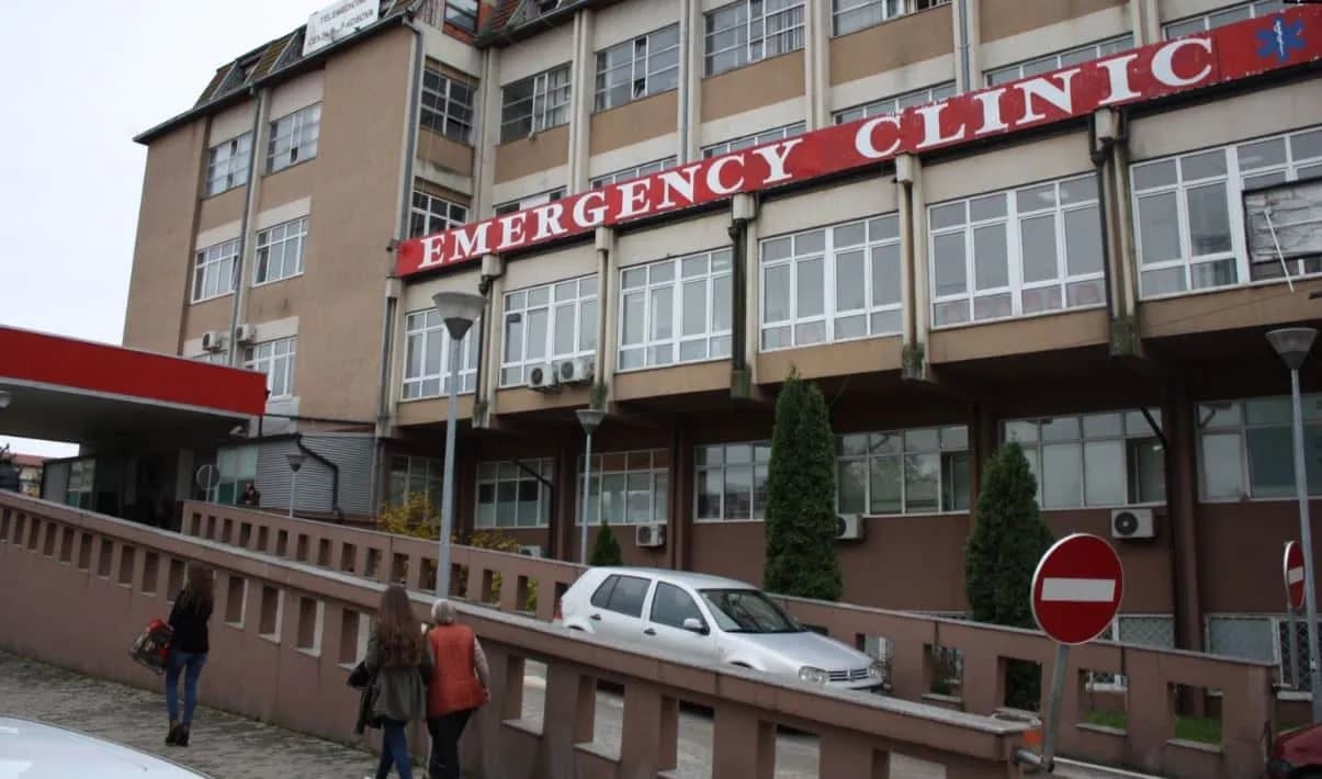 352 pacientë në QKUK brenda 24 orëve – 17 të lënduar në aksidente trafiku, 3 vdekje