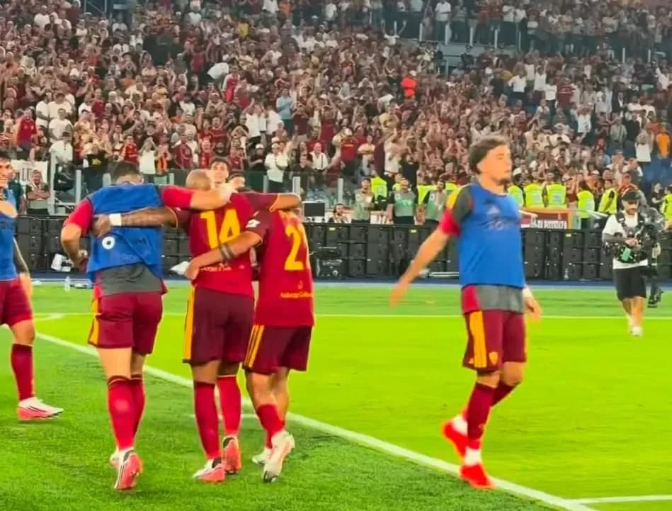 Roma shkatërron Fiorentinën 4-0, Malen shpërthen me hat-trick