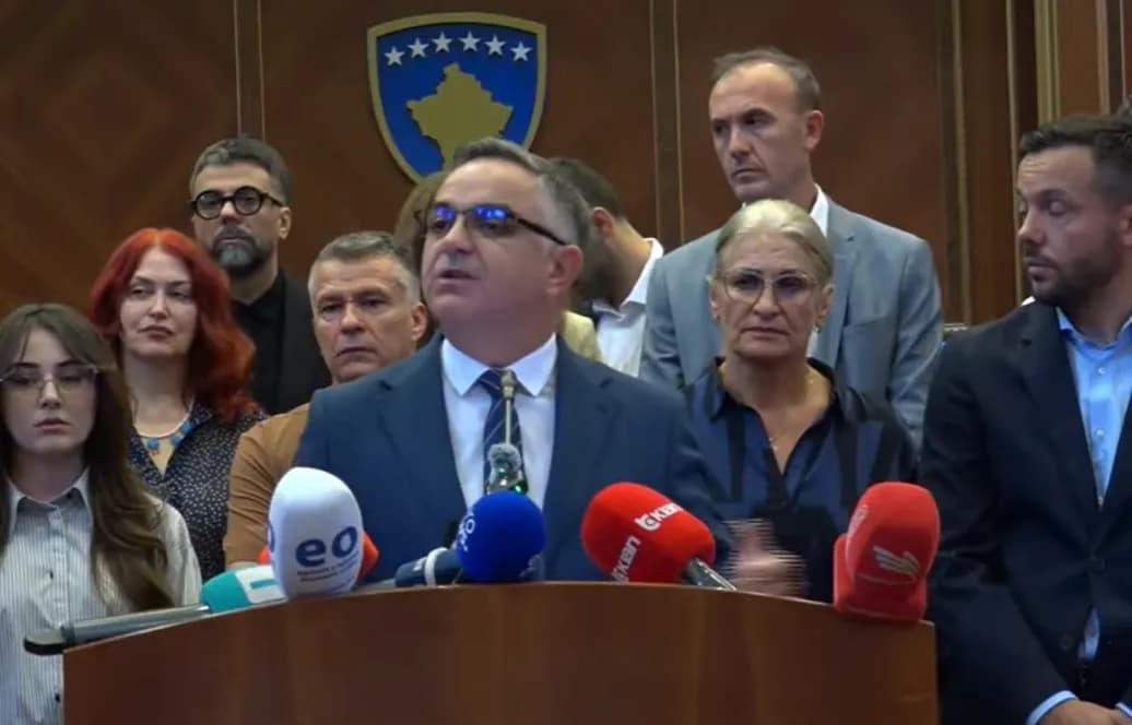 Aleanca pas pak mban konferencë të jashtëzakonshme për media në Kuvend