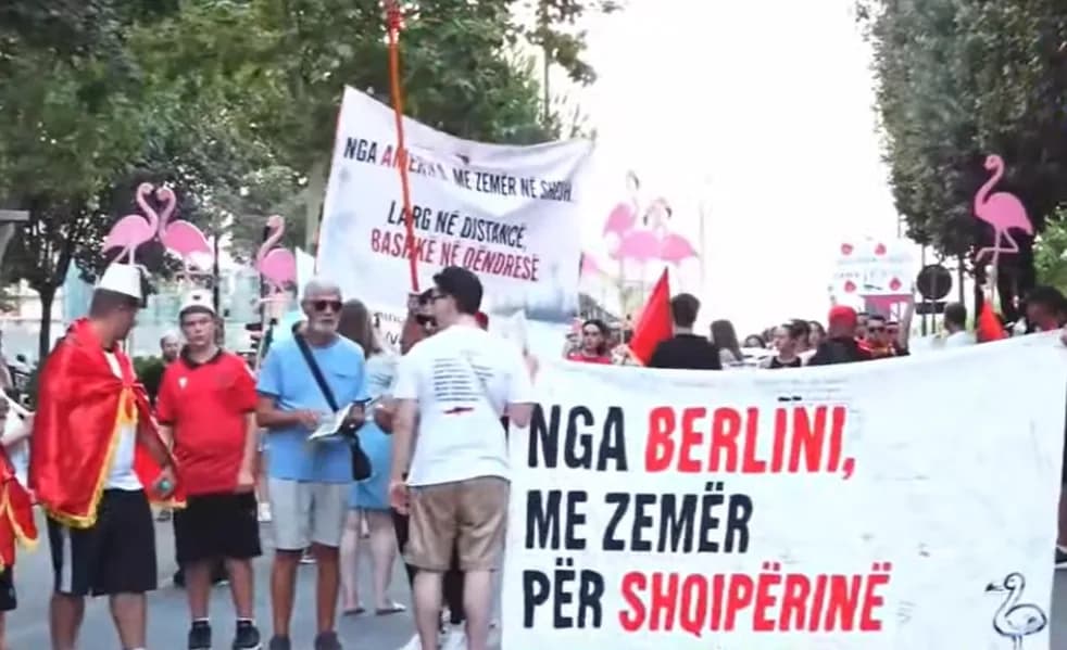 Protesta në Tiranë, qytetarët në ditën e 76-të marshojnë drejt Kryeministrisë