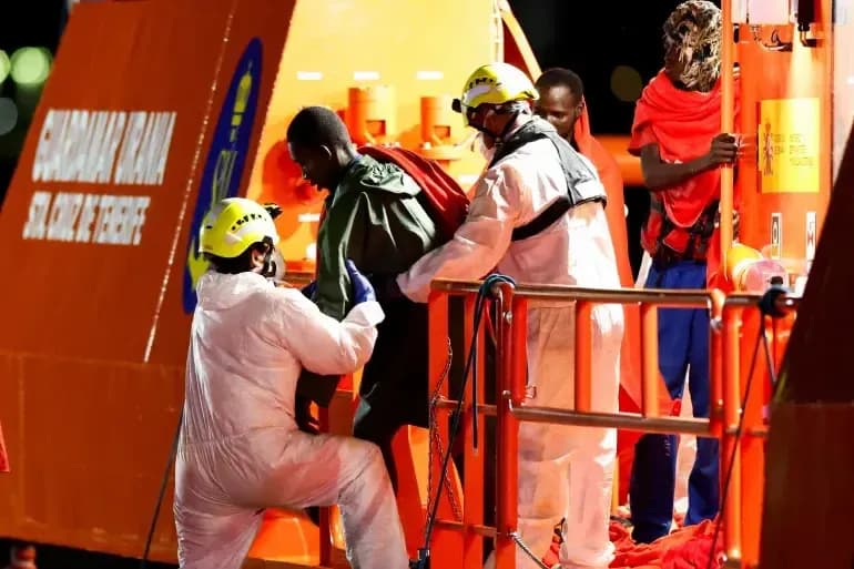 Varka me 127 migrantë gjendet pranë ishujve spanjollë, raportohen 83 viktima