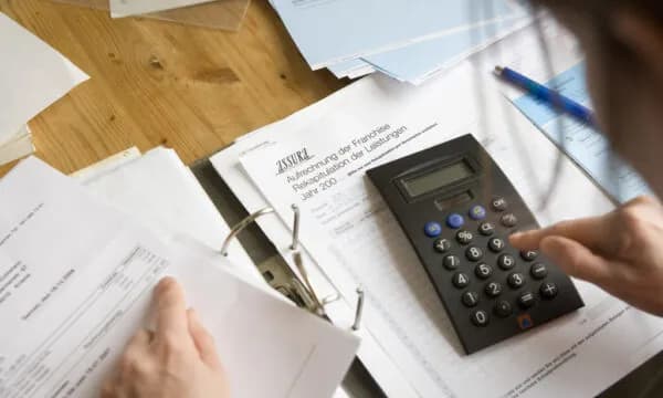 Gabimet që duhet shmangur për të kursyer në sigurimin shëndetësor në Zvicër