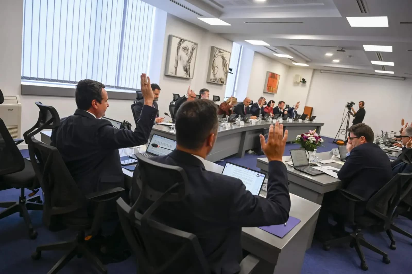 Mblidhet e-qeveria, linjëzon politikën e jashtme me të BE-së për sanksione ndërkombëtare