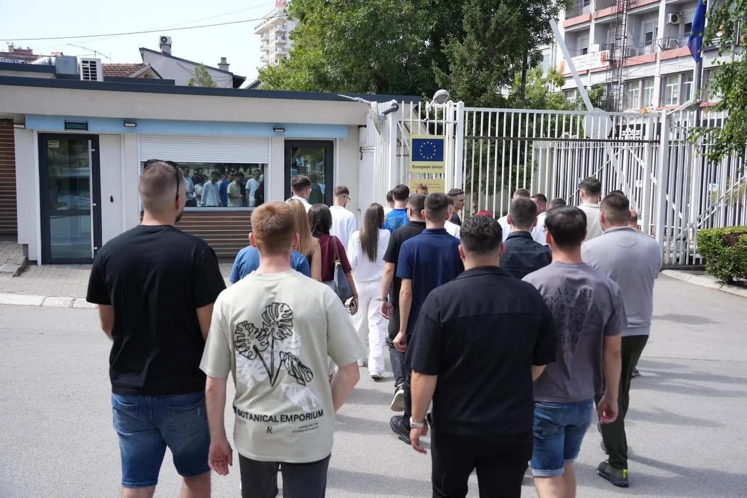 Studentët me aksion para zyrës së BE-së, kërkojnë drejtësi për ish-krerët e UÇK-së