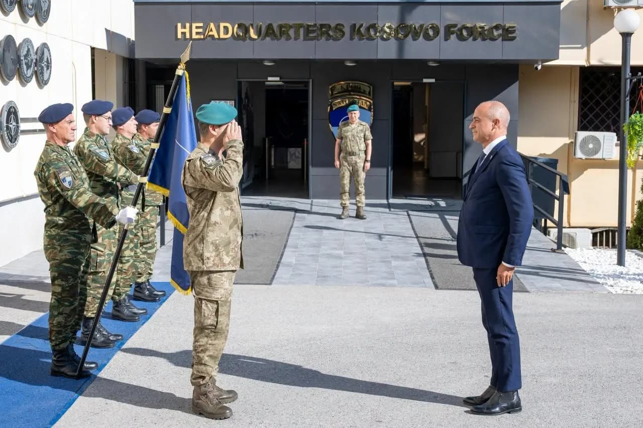 Komandanti i KFOR-it pret shefin e ri të EULEX-it, diskutojnë situatën e sigurisë në Kosovë