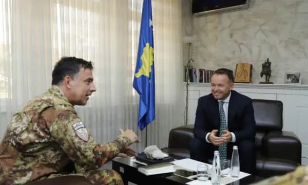 Peci deklarohet pas takimit me numrin dy të KFOR’it: Angazhohemi për hapjen e urave të bashkëpunimit
