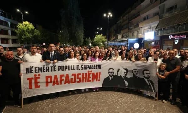 Ora e Pritjes” nis numërimin mbrapa edhe në Pejë, në pritje të lirisë për çlirimtarët