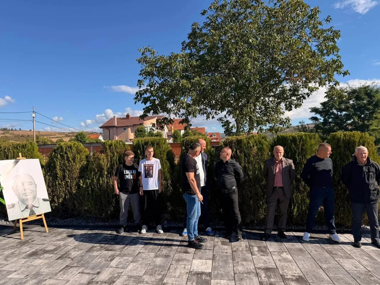Familja e Afrim Bunjakut hap dyert për pritje në trevjetorin e rënies së tij