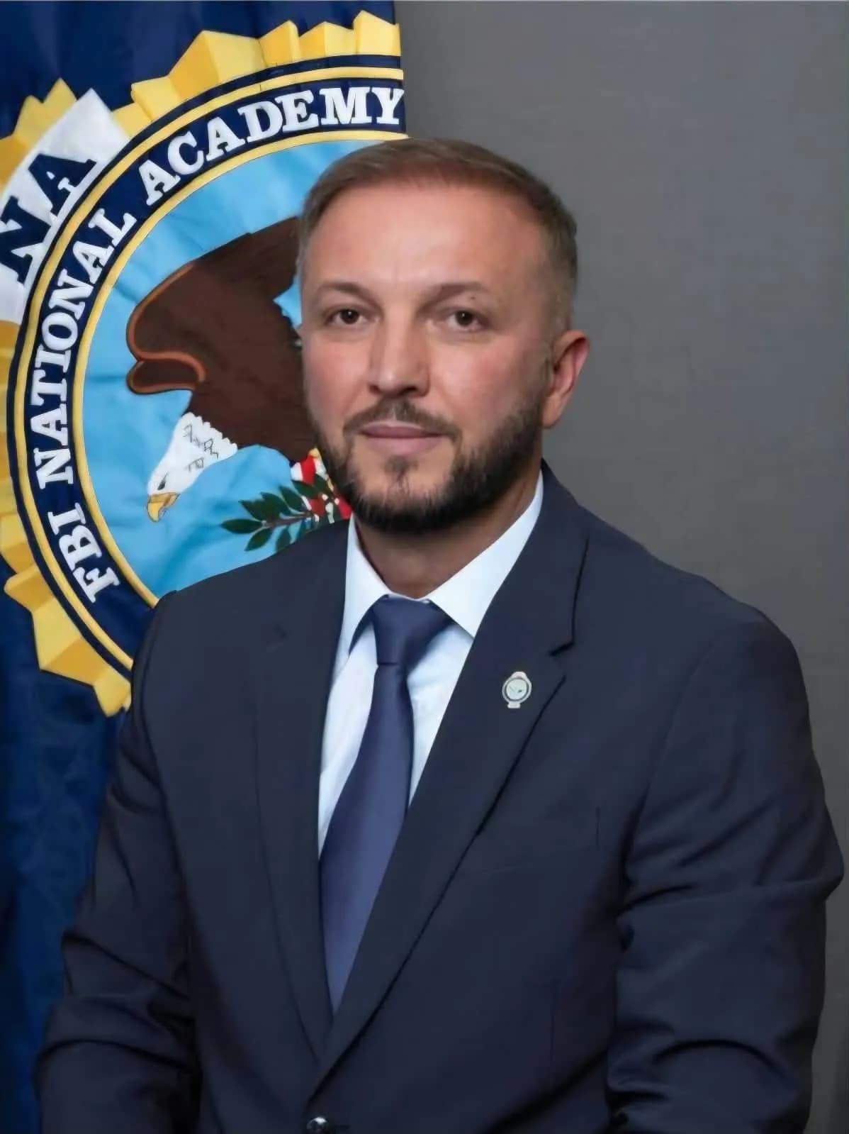 Kapiteni i Policisë së Kosovës përfundon me sukses Akademinë Kombëtare të FBI-së
