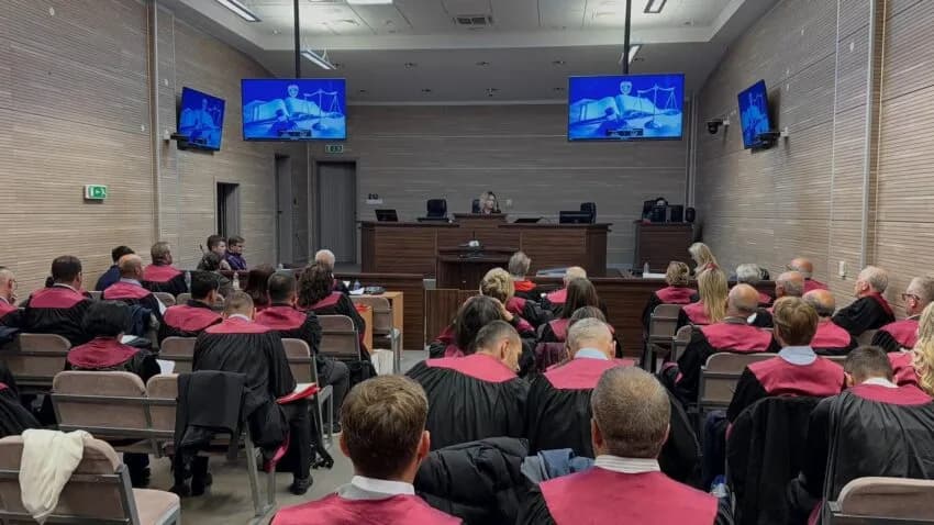 Nis gjykimi në mungesë ndaj 53 të akuzuarve për Masakrën e Mejës dhe krimet në Gjakovë