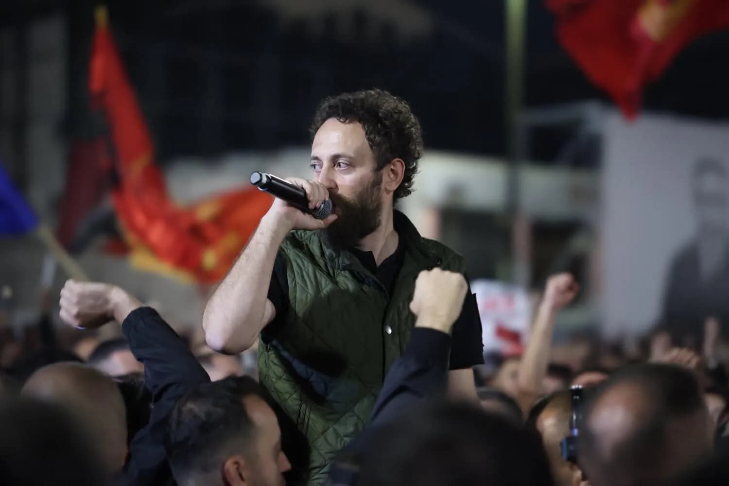 “Kërkesat tona ende nuk kanë marrë përgjigje”, nata e tetë e protestës në sheshin e Prishtinës