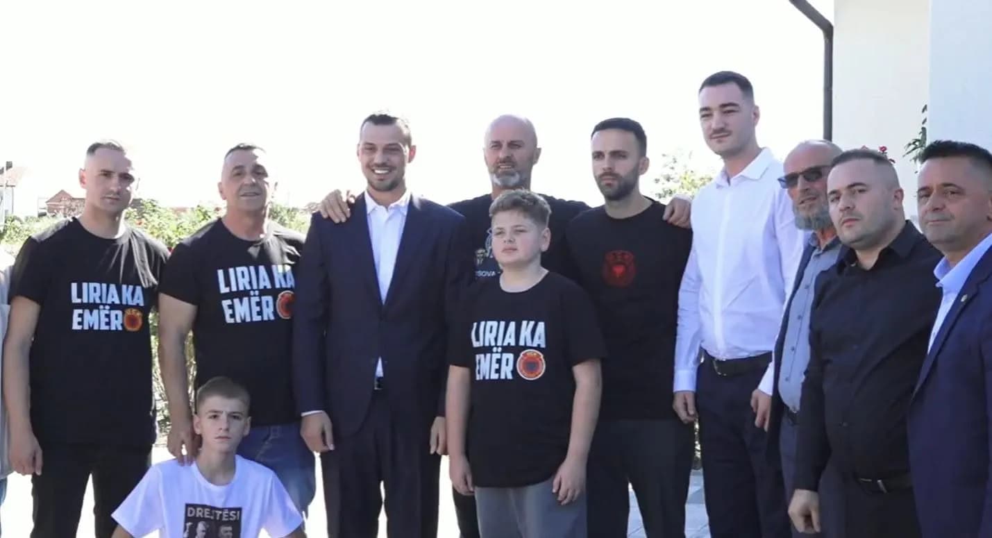 Djemtë e Thaçit, Veselit dhe Krasniqit vizitojnë familjen e Afrim Bunjakut