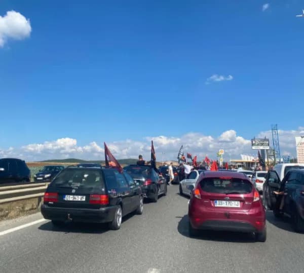 Mbyllet hyrja për automjete në Fushë-Kosovë