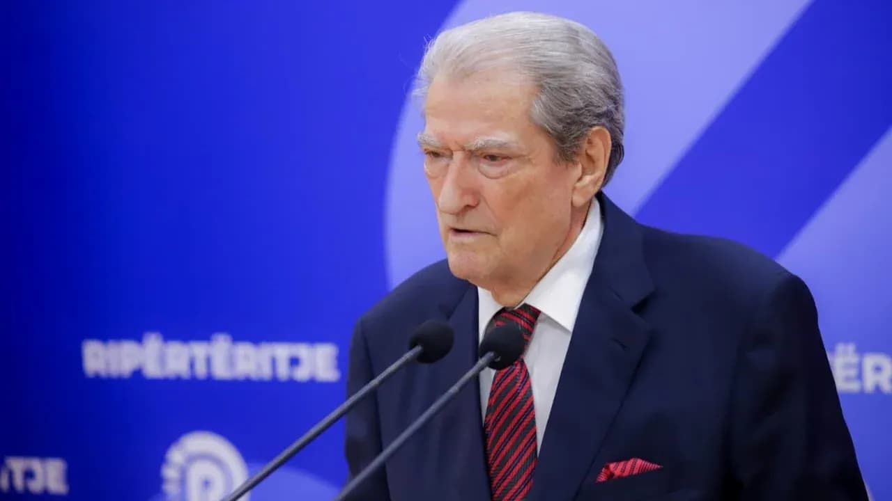 Berisha i reagon Ramës pas mbylljes të 200 faqeve që lidheshin me protestën: Ka zgjedhur manualin e etërve të tij politikë
