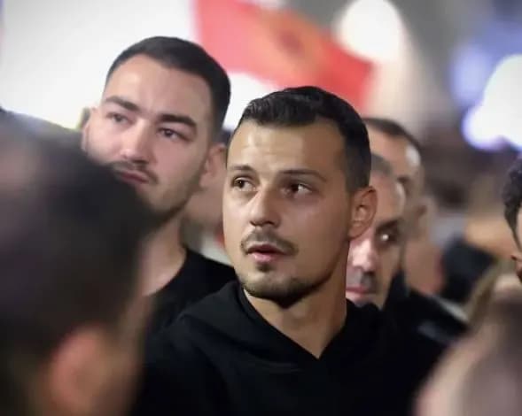 Endrit Thaçi sonte sërish bashkë me protestuesit për çlirimtarët