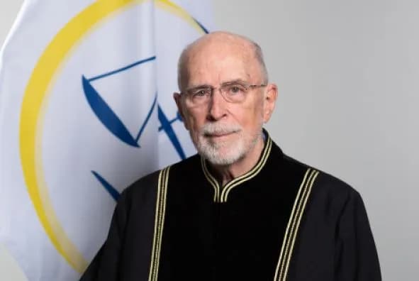 Kush është Charles Smith, amerikani që dënoi me 81 vjet burgim katërshen e UÇK-së