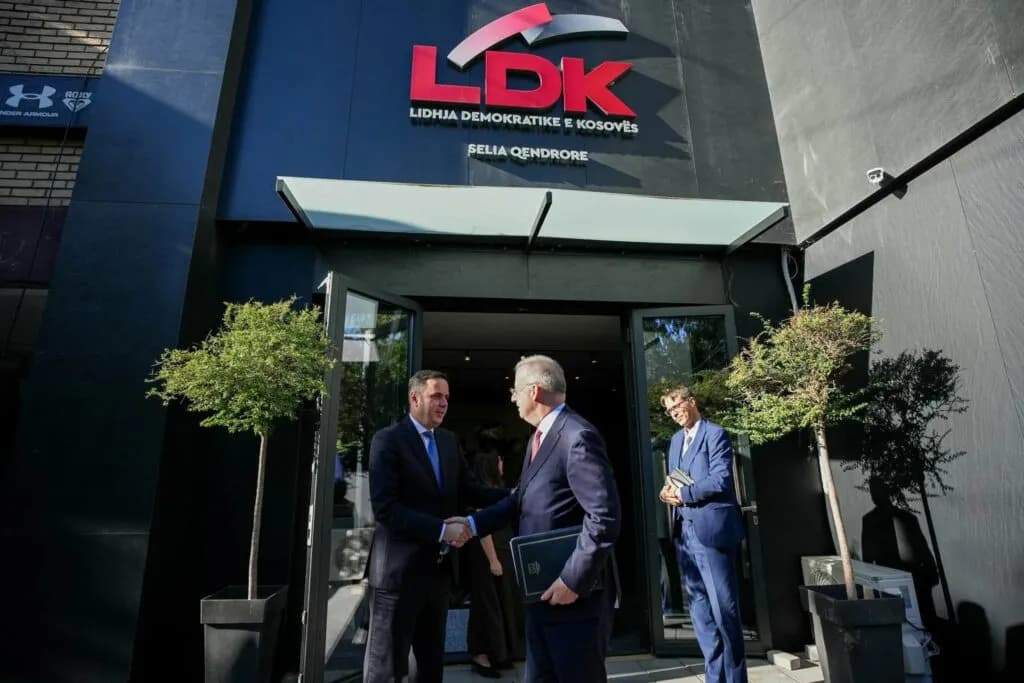 Abdixhiku diskuton me shefin e ri të BE-së për konstituimin e KuvenditI