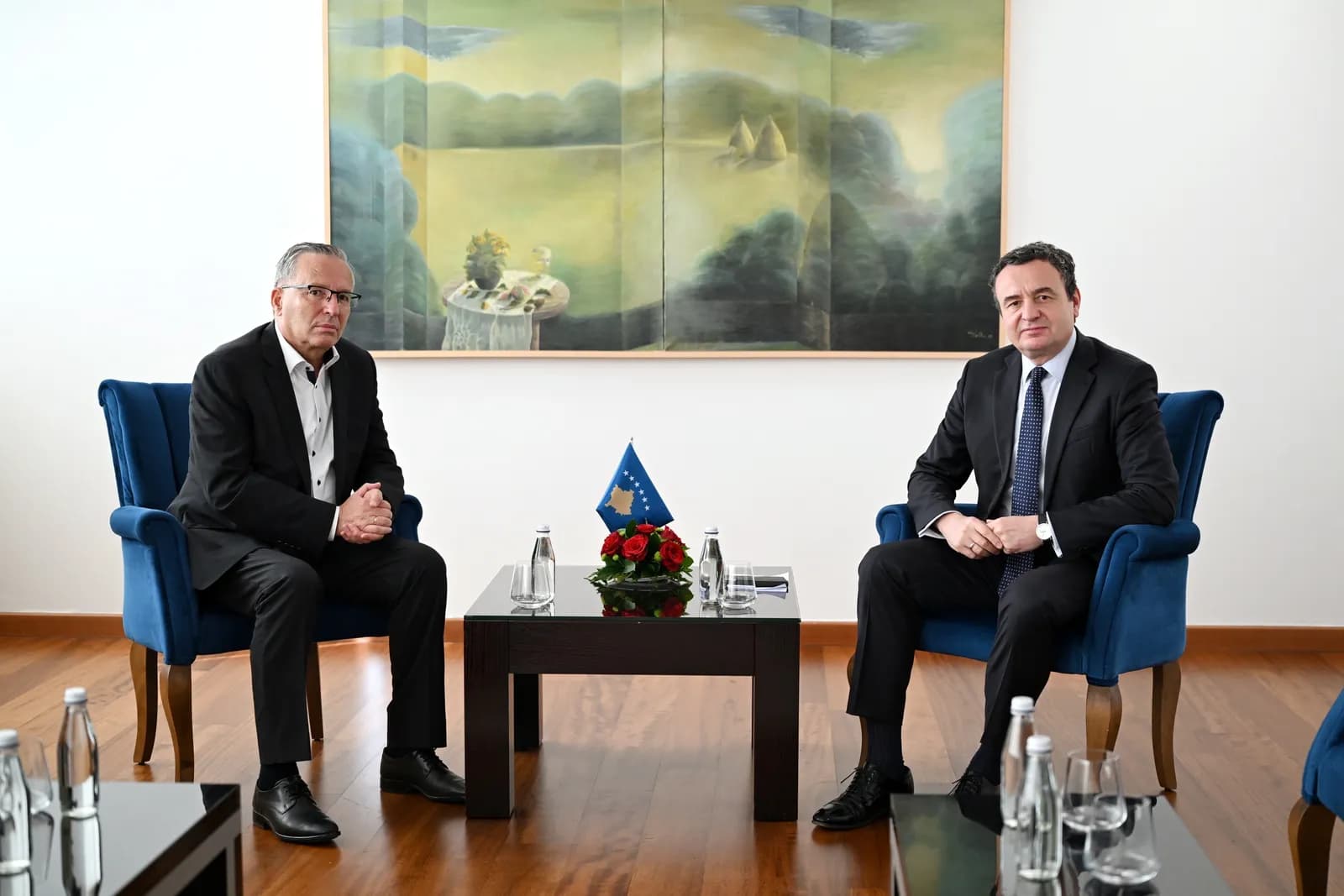 Kryeministri Kurti priti në takim kryetarin e PDK-së, Bedri Hamza