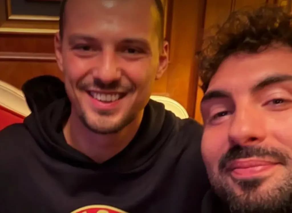 Ledri Vula poston foto me Endrit Thaçin: Të gjithë jemi me UÇK-në